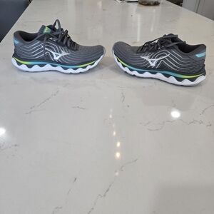 Mizuno Gray and Blue Athletic Shoes